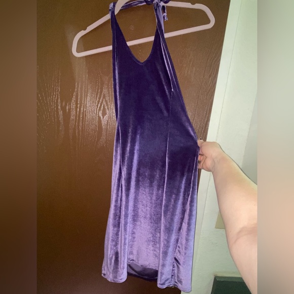 Boutique velvet halter dress - Picture 1 of 4